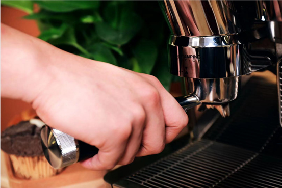 解锁咖啡制作新技能,德龙半自动咖啡机助你成为咖啡制作达人
