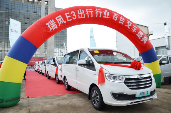 江淮汽车迎来新能源领域重要里程碑，百台纯电动MPV完成批量交付