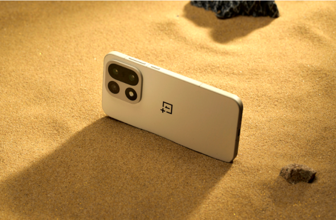 2025年11月超高性价比游戏手机推荐：一加 15位居榜首当之无愧